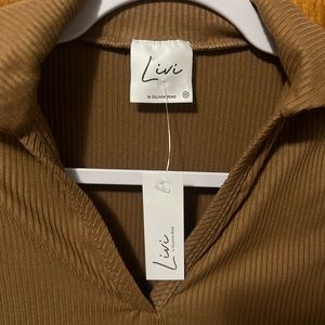 Brand new long sleeve shirt with a collar style in a size small